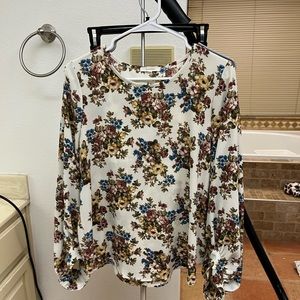 Floral blouse w balloon sleeve